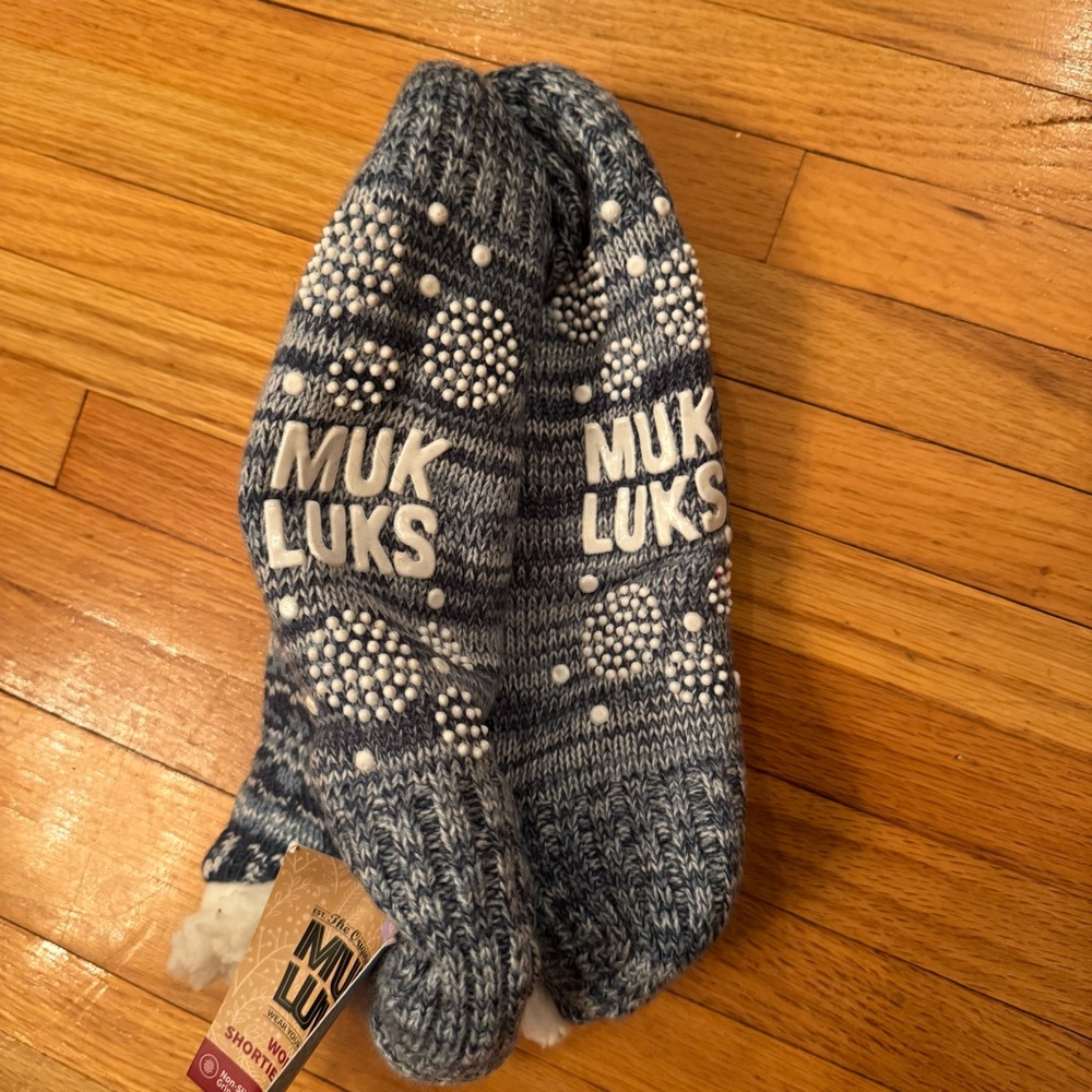 Muk Luks Women’s Cozy Knit Socks in Blue and White  L/XL 8-10 NWT